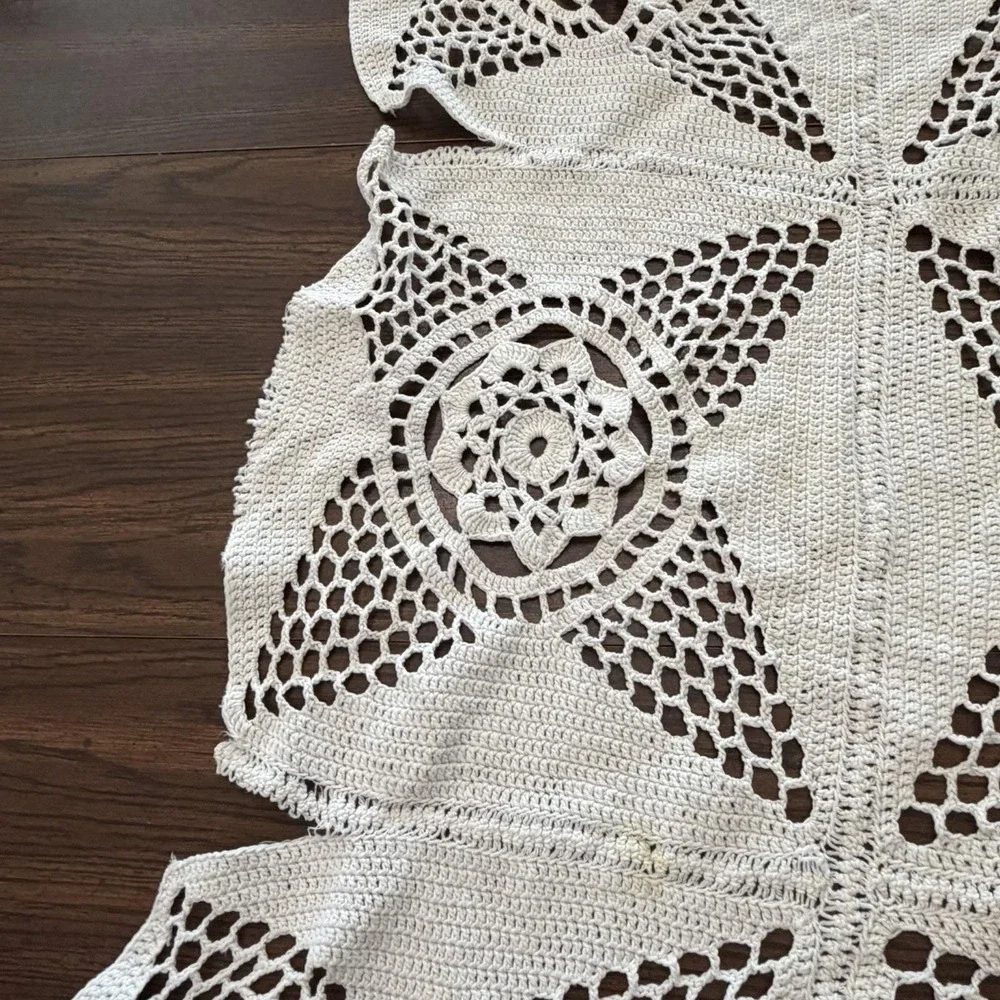 Vintage Handmade Crochet Table Topper 37x34 Floral Medallion Read Description
